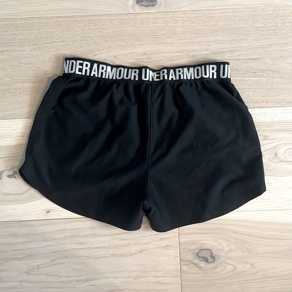 Under Armour Shorts - Picture 2 of 2